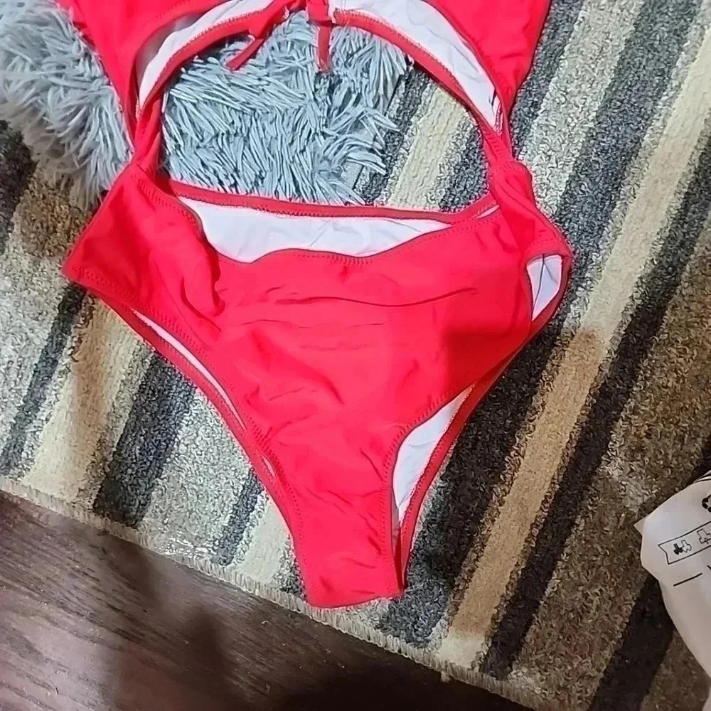 New with tags womens Scoop neck lace back  bathing suit. Size Medium - Picture 7 of 9